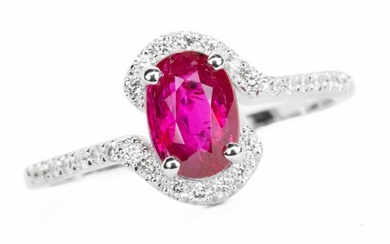 0.90 ct Vivid/Deep Purplish Red (Mozambique) Ruby & VS Diamonds - - Ring White gold