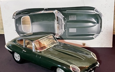 1/12ème, NOREV, Jaguar coupé type E vert anglais modèle 1961 série limité N°232/900 Réf 122710...