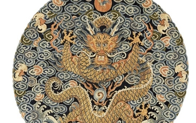 A SILK KESI 'DRAGON' ROUNDEL QING DYNASTY, 18TH CENTURY | 清十八世紀 緙絲雲龍戲珠紋補子