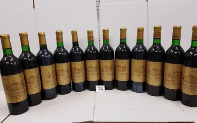 12 bottles château FONREAUD 1970 Listrac labels and impeccable levels.