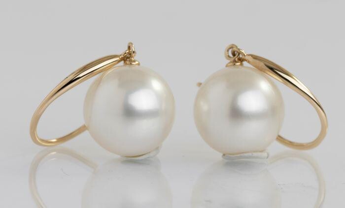 14 kt. Yellow Gold - 10x11mm Round South Sea Pearls