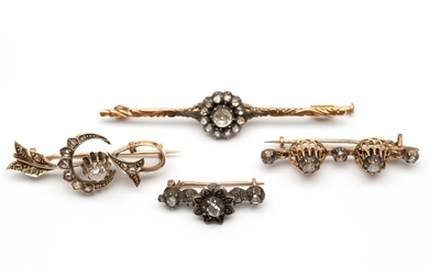 14krt. Roségouden en zilveren broche, 19e eeuw en drie andere staafbroches