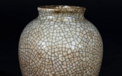 Arte Cinese A small guan glazed pottery vase China