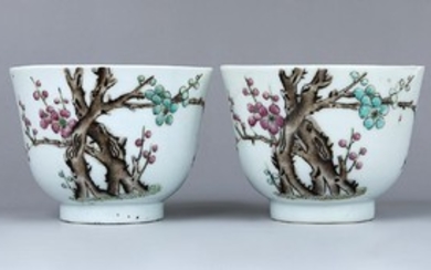A PAIR OF FAMILLE ROSE WINE CUPS