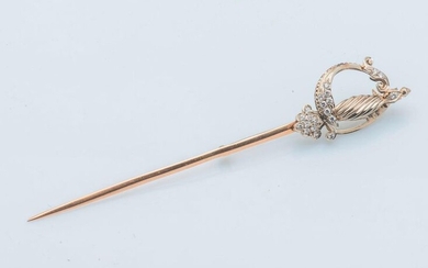18-carat (750 thousandths) gold pin stylizing a sword, the hilt enhanced with modern brilliant-cut diamonds.