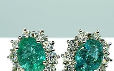 18 kt. White gold - Earrings - 2.05 ct Emerald - Diamonds