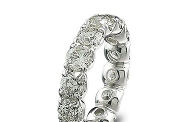 18 kt. White gold - Ring - 5.63 ct Luxurious eternity ring with 14 diamond x 0.40 carat total 5.63 carat exclusive design