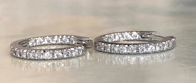 18 kt. White gold earrings with 0.45 ct Diamonds
