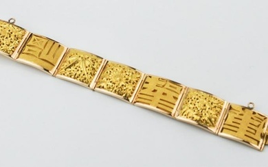 18KYG Asian Motif Seven Link Carved Bracelet