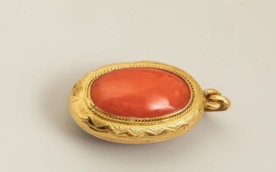 18k yellow gold and coral pendant, Gross weight:...