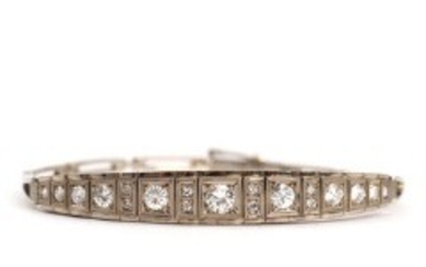 1918/1115 - Willy Junget: Diamond bracelet set with numerous brilliant- and single-cut diamonds weighing app. 1.20 ct., mounted in 14k white gold. L. app. 16.5 cm.