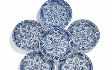 A SET OF SIX CHINESE LARGE BLUE AND WHITE 'PEACOCK-PATTERN' DISHES, KANGXI PERIOD (1662-1722)