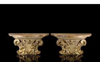 A pair of 19th-century giltwood friezes. Shelves of a later date(cm 39x20x17) (defects)