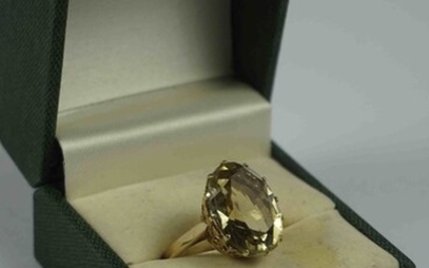 9ct Gold and Citrine Ring, The Citrine stone measuring approximately 1.5cm diameter, Stamped 375