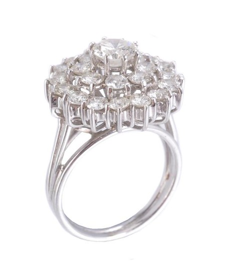 A 1970s diamond cluster ring
