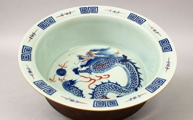 A 20TH CENTURY CHINESE BLUE & WHITE PORCELAIN DRAGON
