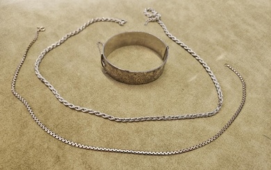 A 9ct Golf Chain along with a Silver Bangle and rope Chain. ...