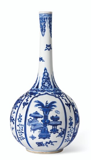 A BLUE AND WHITE BOTTLE VASE, KANGXI PERIOD (1662-1722)