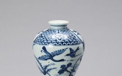 A BLUE AND WHITE GLAZED PORCELAIN MEIPING VASE,...