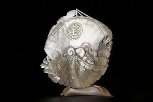 A CARVED PERAL SHELL BOAT.
