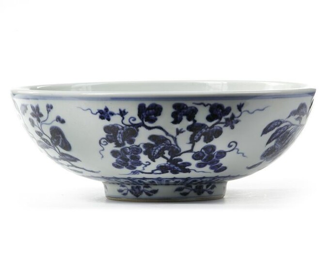 A CHINESE BLUE AND WHITE FRUIT BOWL, QING DYNASTY