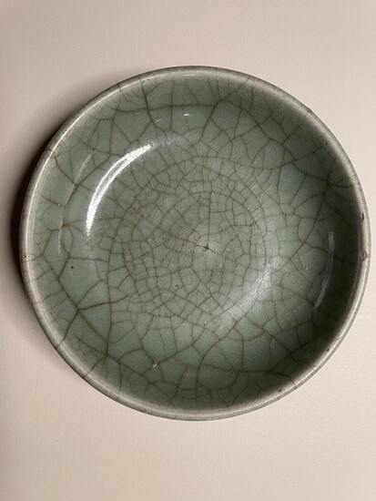NOT SOLD. A Chinese Qing 18th-19th century crackled celadon saucer dish. Diam. 11.5 cm. – Bruun Rasmussen Auctioneers of Fine Art