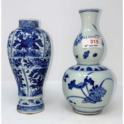 A Chinese blue and white double gourd vase, ht 19.5cm and a ...