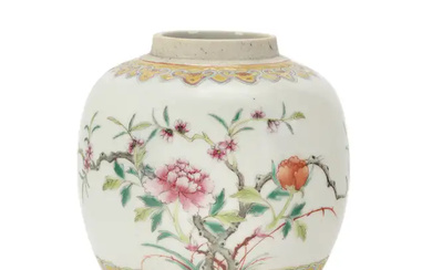 A Chinese famille rose ginger jar Late 19th century - Early 20th...