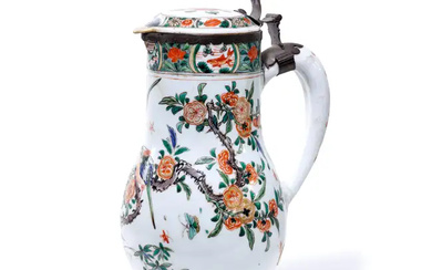 A Chinese famille verte coffee pot Qing dynasty, Kangxi period Decorated to...