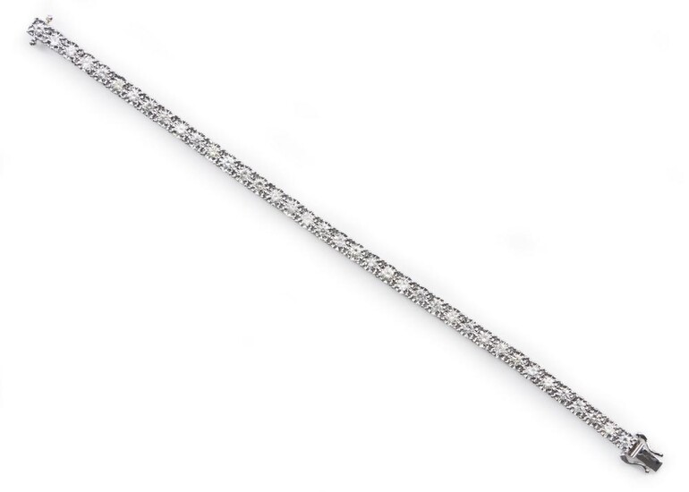 A DIAMOND LINE BRACELET COMPRISING THIRTY-EIGHT ROUND BRILLIANT CUT DIAMONDS TOTALLING 5.20CTS, IN 18CT WHITE GOLD, LENGTH 170MM, 14...