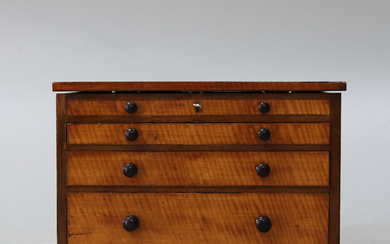 A GEORGE III STYLE MAHOGANY AND SATINWOOD TABLE TOP CHEST, 19TH CENTURY AND LATER.