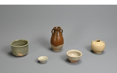 A GROUP OF CHINESE CERAMIC ITEMS, SONG / MING DYNASTY. To in...