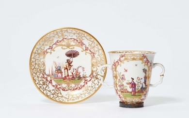 A Meissen porcelain double-handled beaker with Hoeroldt Chinoiseries