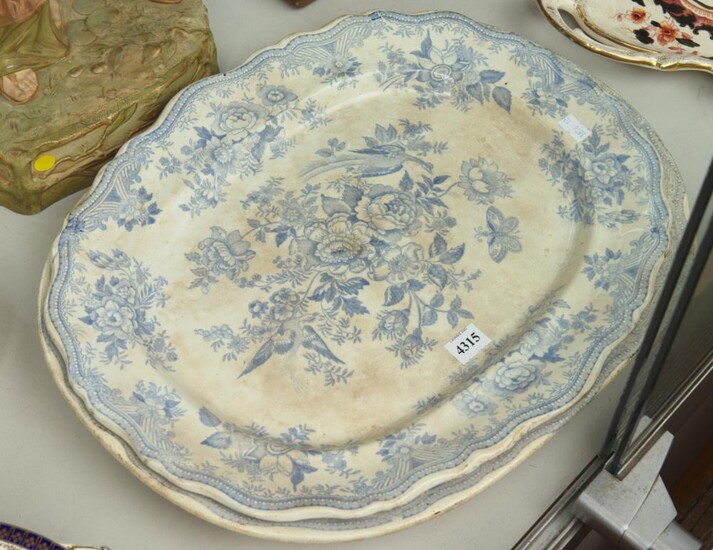 A PAIR OF 19TH CENTURY BLUE AND WHITE ASIATIC PHEASANT MEAT PLATES