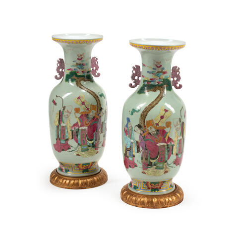 A PAIR OF CHINESE FAMILLE ROSE STYLE PORCELAIN VASES