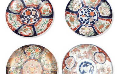 A PAIR OF LATE 19TH CENTURY JAPANESE IMARI CHARGERS
