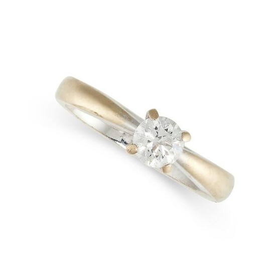 A SOLITAIRE DIAMOND DRESS RING in 18ct gold, set with a