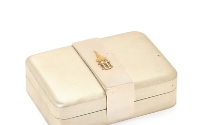 A Thai sterling silver and root wood box, adorned with Thai crowned monogram in gold and enamel. 20th century. L. 10.5 cm.