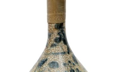 A Zhangzhou (Swatow ware) bottle vase