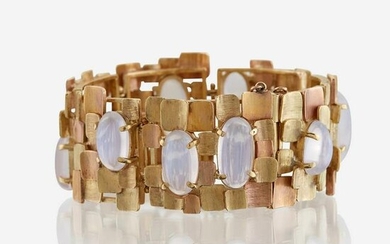 A bicolor eighteen karat gold and moonstone bracelet
