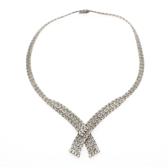 A diamond necklace set with numerous brilliant-cut diamonds, mounted in 18k white gold with satin finish. L. 37 cm.