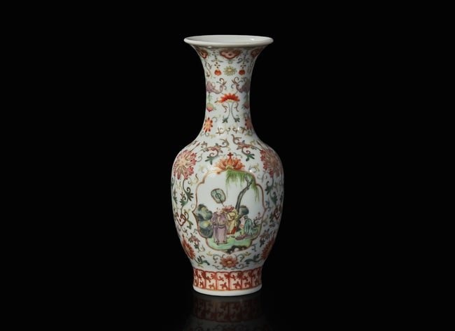 A finely-decorated Chinese famille rose cabinet vase, probably Republic period 粉彩