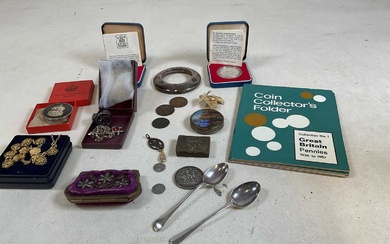 A mixed collectors' lot to include miscellaneous coins, two hallmarked...