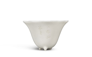 A small Dehua cup, 17th century | 十七世紀 德化詩文小盃