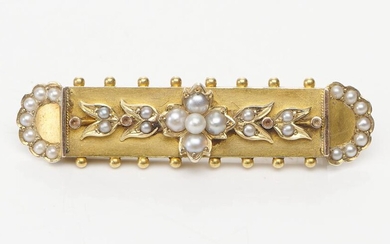 AN ANTIQUE NATURAL SEED PEARL BROOCH IN 15CT GOLD, TOTAL LENGTH 45MM, 5.5GMS