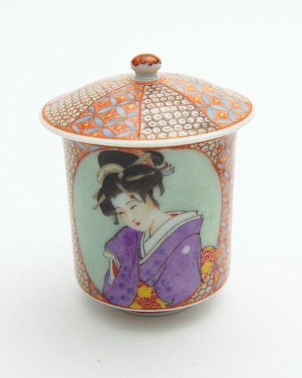 AN ORIENTAL HAND PAINTED RISQUE FIGURAL LIDDED POT, 9.5 CM HIGH, LEONARD JOEL LOCAL DELIVERY SIZE: SMALL