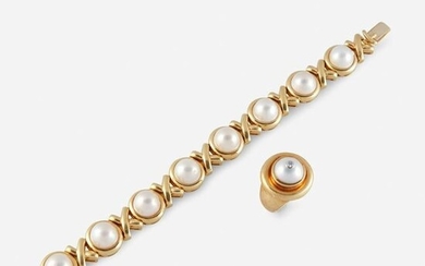 An eighteen karat gold and mabé pearl bracelet and