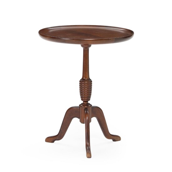 NOT SOLD. Anton Kildeberg: Circular side table with three legged frame of stained beech. Top of mahogany. H. 53 cm. Diam. 43 cm. – Bruun Rasmussen Auctioneers of Fine Art