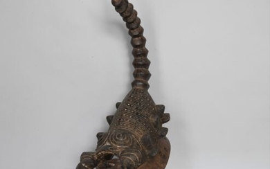 BURKINA-FASO Masque scorpion en bois polychrome XXe, dans le style des BWA H : 54...