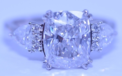 Bague or blanc 18ct. avec 1 diamant taille coussin de 4.05cts. couleur: F et pureté:...